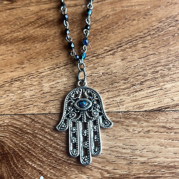 “24 inches Hamsa necklace handmade with small Czech black arura beads. - Picture 4 of 6